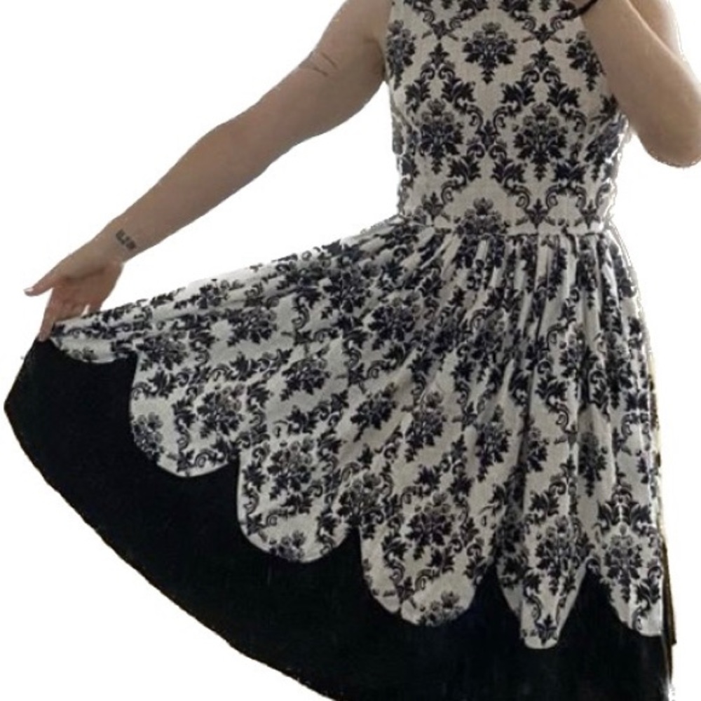 Unique Vintage white black floral jacquard print scalloped hem retro midi dress